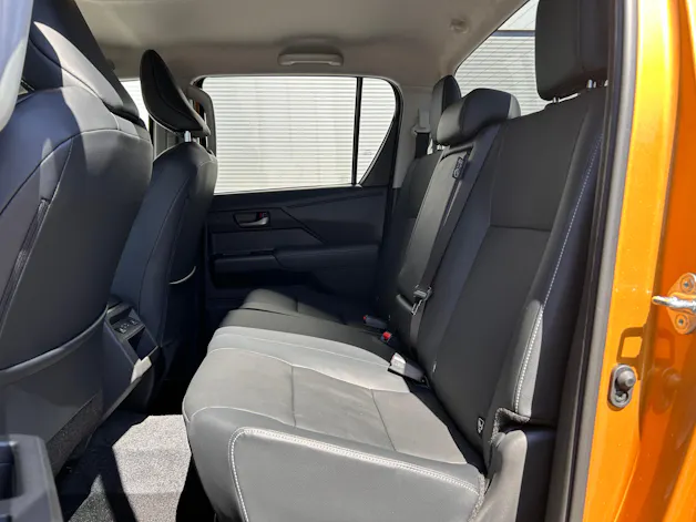 Toyota Hilux Double Cab.-Pick-up 2.8 D-4D MHEV 204 Invincible
