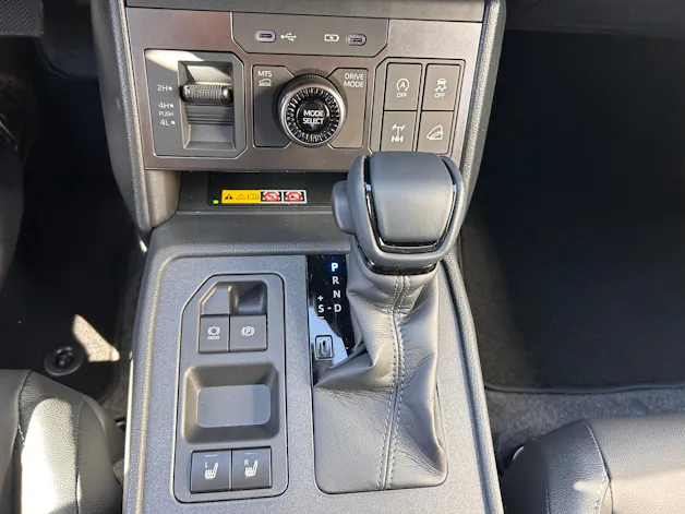 Toyota Hilux Double Cab.-Pick-up 2.8 D-4D MHEV 204 Invincible