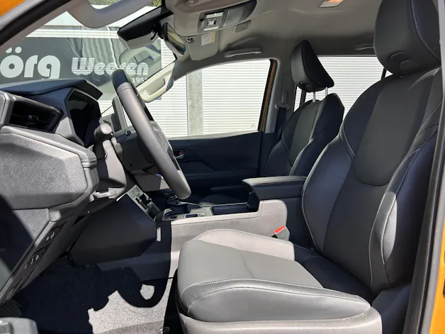 Toyota Hilux Double Cab.-Pick-up 2.8 D-4D MHEV 204 Invincible