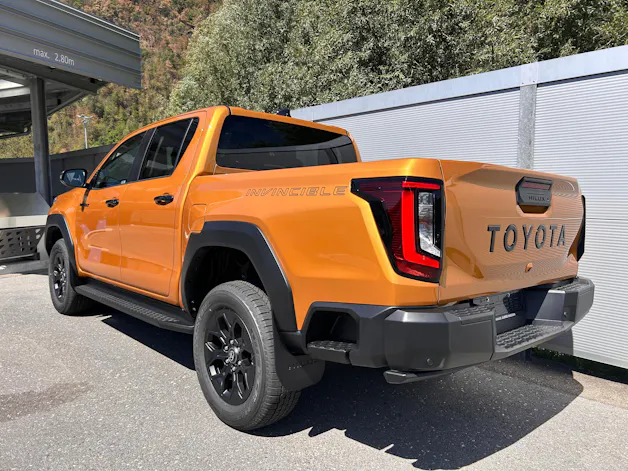 Toyota Hilux Double Cab.-Pick-up 2.8 D-4D MHEV 204 Invincible