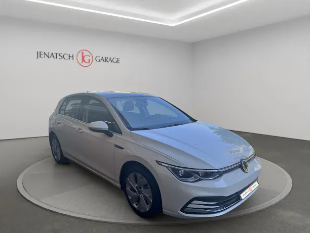 VW Golf VIII 1.5 eTSI R-Line 75 Edition DSG