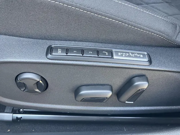 VW Golf VIII 1.5 eTSI R-Line 75 Edition DSG