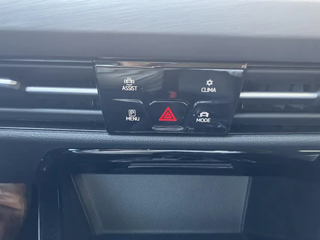 VW Golf VIII 1.5 eTSI R-Line 75 Edition DSG