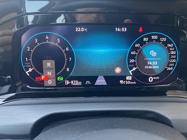 VW Golf VIII 1.5 eTSI R-Line 75 Edition DSG