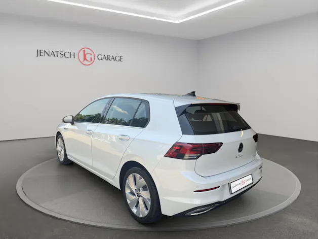 VW Golf VIII 1.5 eTSI R-Line 75 Edition DSG