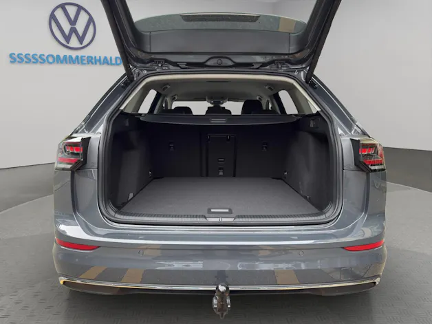 VW Golf VIII Variant 1.5 eTSI Style DSG