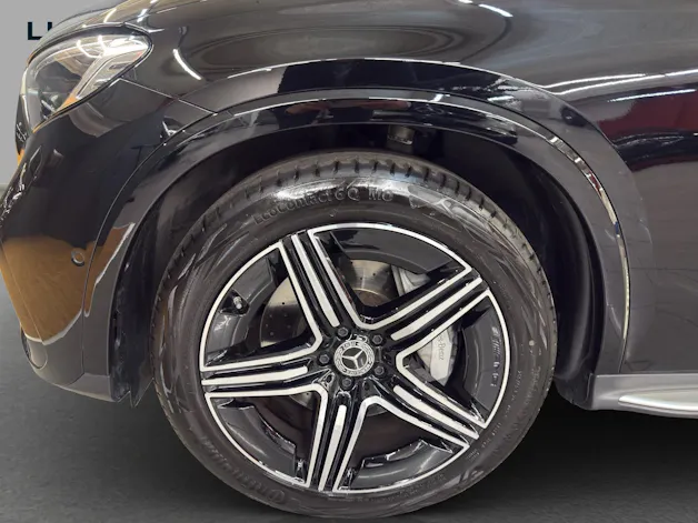 Mercedes-Benz GLC 200 4M - AMG / 360 Grad Kamera / Panorama-Dach / AHK