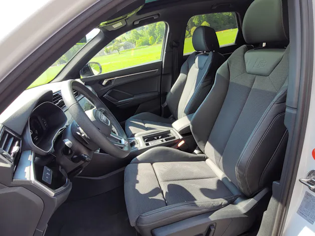 Audi Q3 35 TFSI S line Attraction S-tronic *8-fach berieft + Panoramadach*