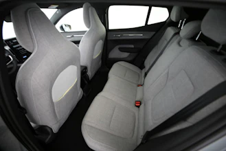 https://vehicle.imgix.net/4310059/ae707641-49db-493b-80a4-6f7a142cb727.jpg