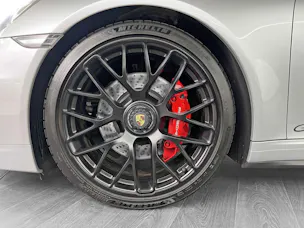 Porsche 911 Carrera 4 GTS
