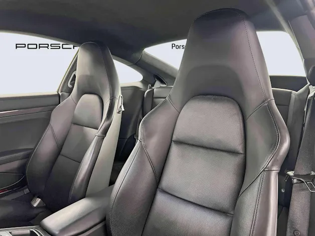 Porsche 911 Carrera 4 GTS