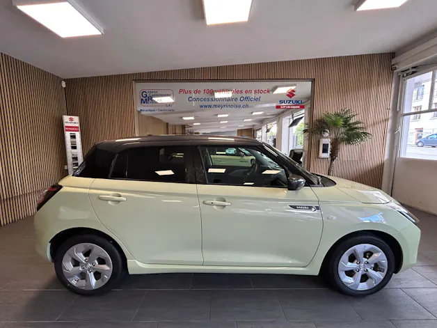 Suzuki Swift 1.2 Sakura Hybrid