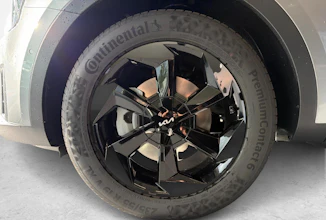 https://vehicle.imgix.net/4310424/9d873682-c91f-4869-9a86-bc08fc6c1cc8.jpg