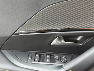 Peugeot 2008 1.2 Hybrid 145 GT