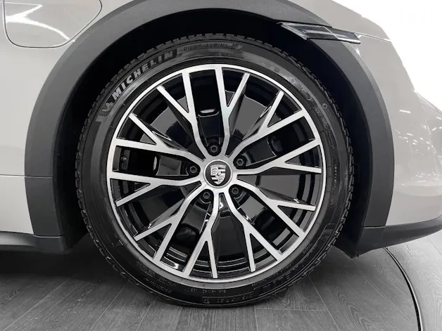 Porsche Taycan 4 Cross Turismo