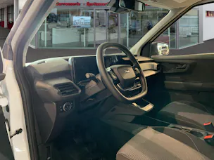 Ford E-Transit Courier Van Trend