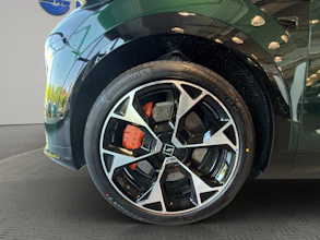 https://vehicle.imgix.net/4310575/6c0d2149-e482-4697-b9f6-04b6ff744707.jpg