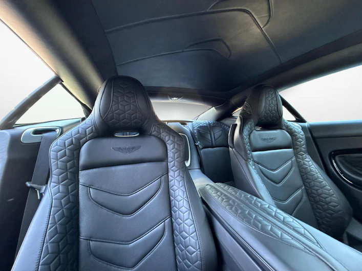 Fahrzeugbild ASTON MARTIN DBS