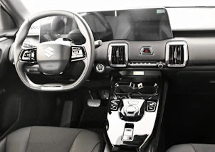 Fahrzeugbild SUZUKI e Vitara Sakura Top 4x4