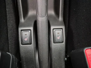 https://vehicle.imgix.net/4310739/4285d531-e6f3-44f4-b24f-4c312110eb55.jpg