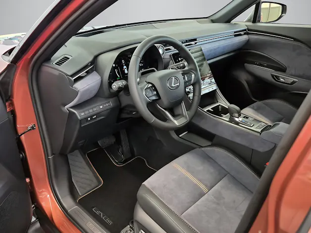 Lexus LBX 1.5 Hybrid Cool AWD