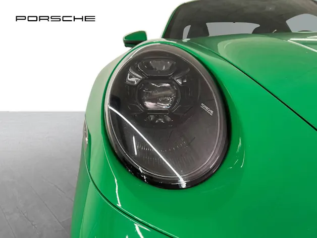 Porsche 911 Carrera 4 GTS