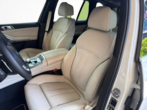 https://vehicle.imgix.net/4311038/f159dcbc-a0c1-4ee7-b482-4e0e441d8664.jpg