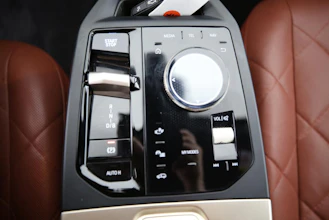 https://vehicle.imgix.net/4311109/c4210d6e-544e-4cc4-9cb1-b52a4bf229a7.jpg