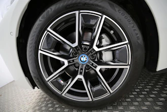 https://vehicle.imgix.net/4311143/51521c44-eba2-4d8c-850b-75121dbfa20d.jpg