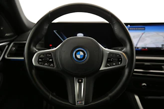 https://vehicle.imgix.net/4311143/6c6735b6-efd5-4a84-998d-e4dbf7992141.jpg