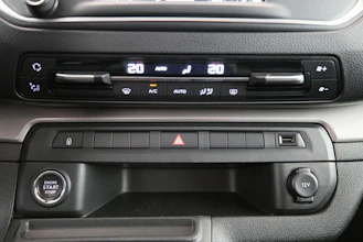 https://vehicle.imgix.net/4311152/3c58b7fc-9443-49db-93f0-34e64ca3862d.jpg
