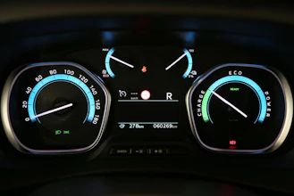 https://vehicle.imgix.net/4311152/806a5413-f964-4444-962b-1417bbde1af5.jpg