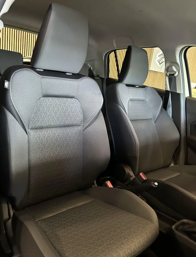 Suzuki Swift 1.2 Sakura Top Hybrid