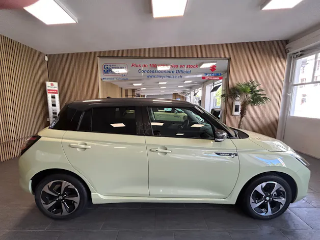 Suzuki Swift 1.2 Sakura Top Hybrid