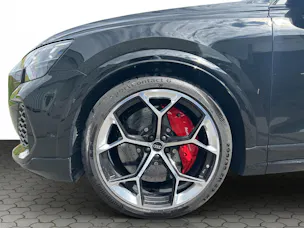 Audi RSQ8 performance quattro