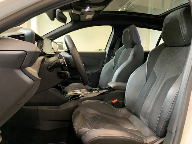 Peugeot 208 1.2 PureTech GT EAT8