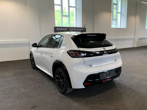 Peugeot 208 1.2 PureTech GT EAT8