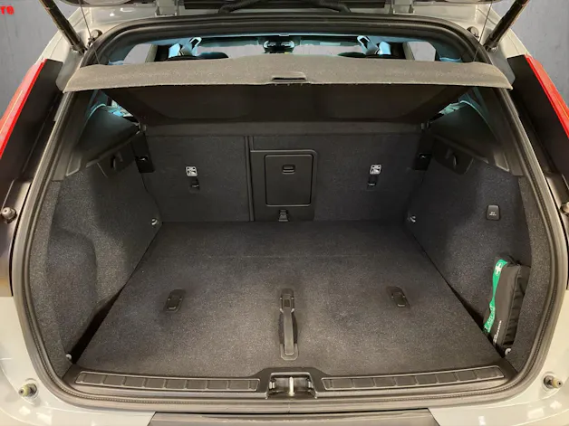 Volvo XC40 B4 Benzin Mild Hybrid Plus Dark DCT