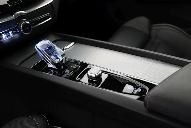 Volvo XC60 B5 Benzin Mild Hybrid AWD Black Edition Geartronic