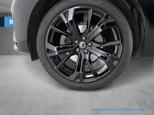 Volvo XC60 B5 Benzin Mild Hybrid AWD Black Edition Geartronic
