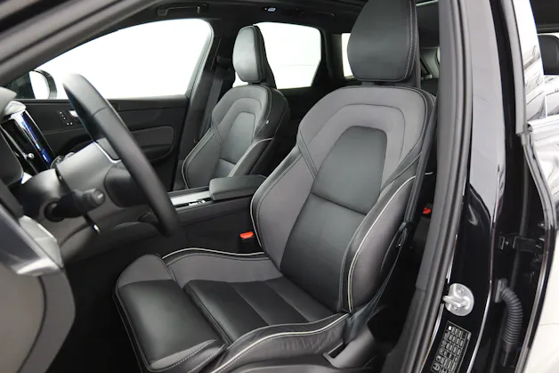 Volvo XC60 B5 Benzin Mild Hybrid AWD Black Edition Geartronic