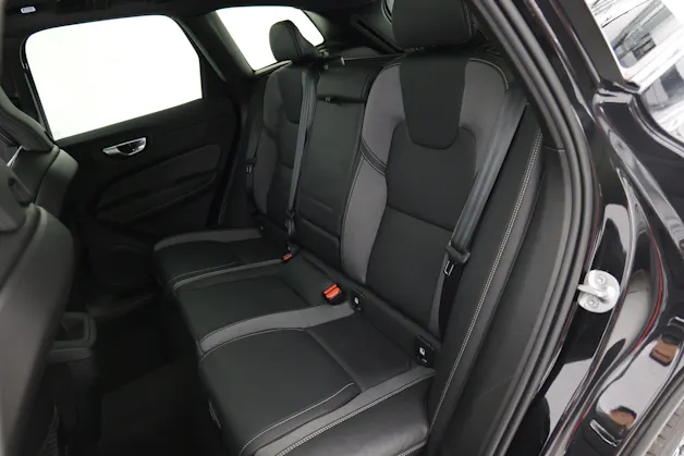 Volvo XC60 B5 Benzin Mild Hybrid AWD Black Edition Geartronic