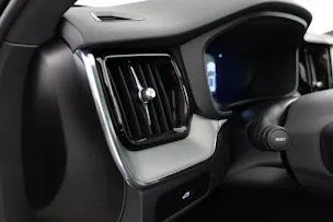 Volvo XC60 B5 Benzin Mild Hybrid AWD Black Edition Geartronic