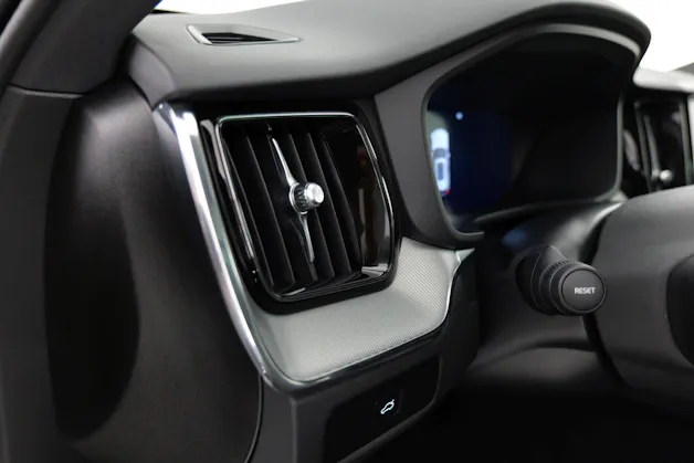 Volvo XC60 B5 Benzin Mild Hybrid AWD Black Edition Geartronic