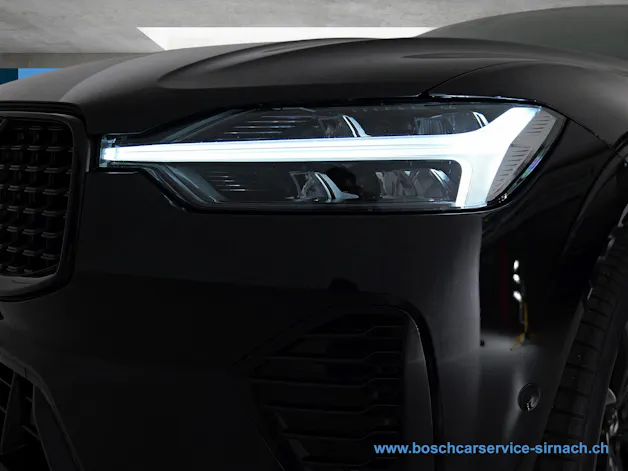 Volvo XC60 B5 Benzin Mild Hybrid AWD Black Edition Geartronic
