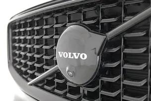 Volvo XC60 B5 Benzin Mild Hybrid AWD Black Edition Geartronic