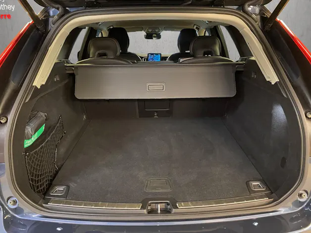 Volvo XC60 B5 Benzin Mild Hybrid AWD Plus Dark Geartronic