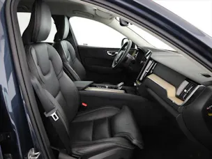 Volvo XC60 B5 Benzin Mild Hybrid AWD Plus Dark Geartronic