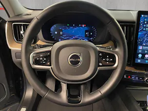 Volvo XC60 B5 Benzin Mild Hybrid AWD Plus Dark Geartronic