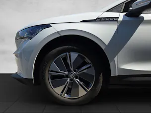 Škoda Enyaq iV 60 // gepflegtes Fahrzeug 8-fach bereift, im Kundenauftrag zu verkaufen